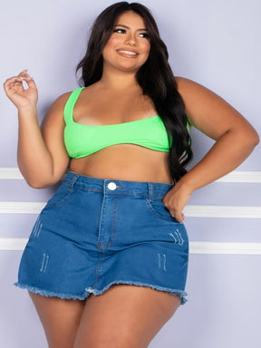 Short Saia Jeans Plus Size e Barra Desfiada