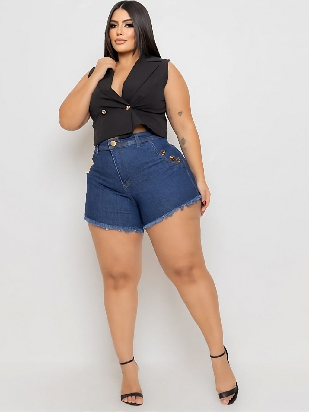Short Jeans Plus Size Desfiado.