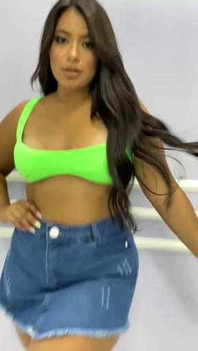Short Saia Jeans Plus Size e Barra Desfiada